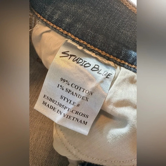 NWT Studio Blue Denim Shorts in Color Crossroads 26 - Picture 6 of 6